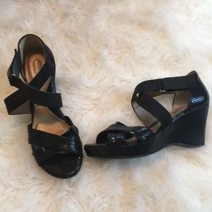 Comfy Crocs black wedges